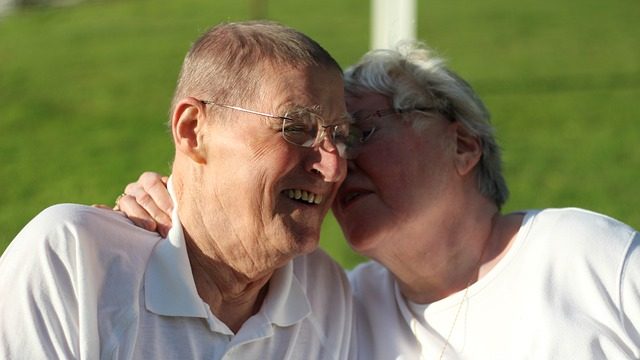 Dementia risk reduces by socializing with friends in early 50s, 60s|Study