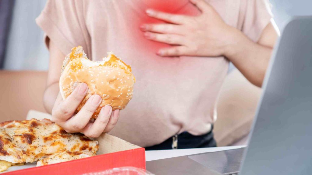 Awkward Snacking Habits can Risk you Heart Disease